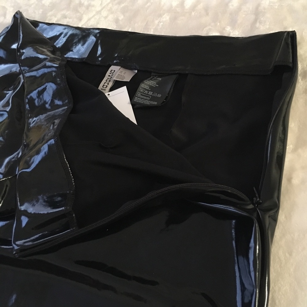 H&M NWT A-line shiny mini skirt ring belt black M - Picture 9 of 15